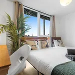 Asian Suite - City View - Balcony - Nexflix